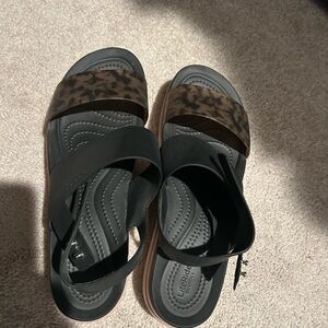 Like new, size 10 black brown leopard with black straps